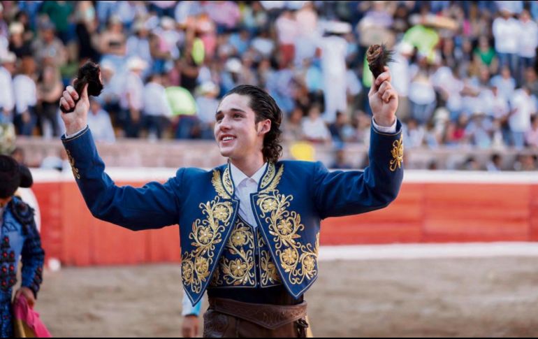 Tarik Othón cortó dos orejas y se llevó los aplausos y reconocimiento del público en San Miguel el Alto. ESPECIAL