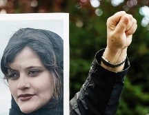 En Irán, las mujeres deben cubrirse el pelo y el cuerpo hasta debajo de las rodillas y no deben llevar pantalones ajustados. EFE / C. Bilan