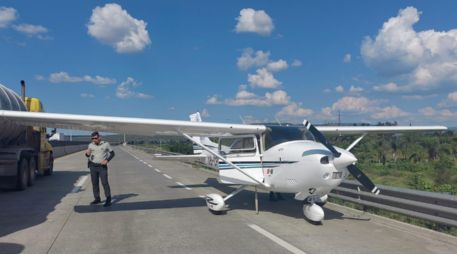 Una aeronave marca Cessna 182 aterrizó de emergencia en el Macrolibramiento Sur. ESPECIAL