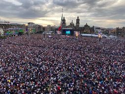 A través de las redes sociales han comenzado a circular algunos videos en donde se puede ver que no cabe ni una persona más en el Zócalo. SUN / B. Fregoso