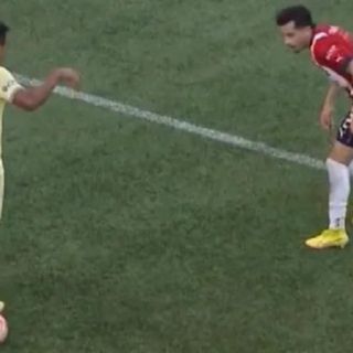 Jugador de América se burla de Alan Mozo y lo tunden en redes (VIDEO)