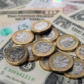 Libra esterlina abre a la baja en el mercado bursátil