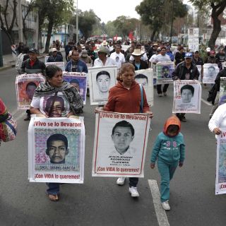 López Obrador pide marchar en paz por caso Ayotzinapa