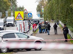 Según dijeron autoridades, el atacante entró en la escuela, mató al guardia y luego abrió fuego en el interior del establecimiento apuntando hacia los niños. EFE/ A. Korotkov