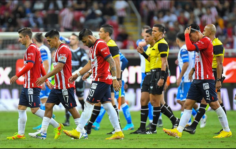 Pese a que Chivas cierra la temporada de visita en el Estadio Azteca no parece que sea tiempo suficiente para que la cancha mejore sus condiciones tras el concierto en el Estadio Akron. IMAGO7