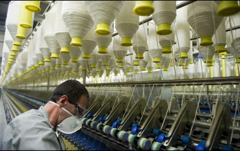 De las tres grandes divisiones que comprenden la economía, la industria es la que mantiene el mayor impulso al reportar un incremento mensual de 0.4%, con lo que liga cinco meses en terreno positivo. AFP / ARCHIVO
