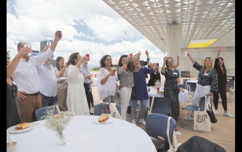 Brindis. GENTE BIEN JALISCO/Claudio Jimeno