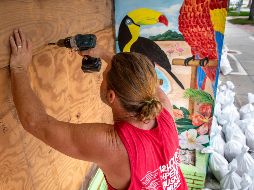 Habitantes de Florida se preparan ante la inminente llegada del huracán 