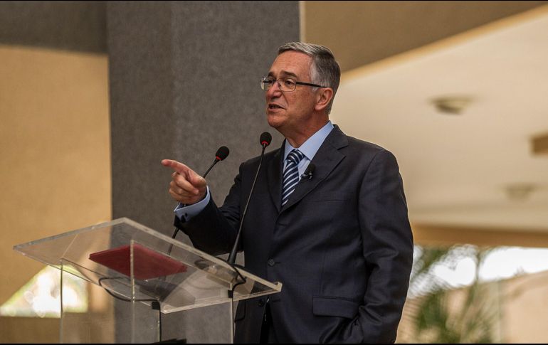 Durante su participación, Salinas Pliego recomendó salir a hacer las cosas y no estar de 