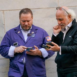 Wall Street cierra mixto y el Dow Jones baja un 0.43 %