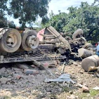 Tráiler sin frenos provoca tragedia en Morelos (VIDEO)