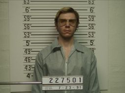 Durante su estreno en la plataforma, historia de Jeffrey Dahmer debutó en lo más alto de la lista de televisión de habla inglesa con 196.2 millones de horas vistas, lo que lo convierte en el título más visto de esta semana. CORTESÍA / NETFLIX
