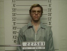 Durante su estreno en la plataforma, historia de Jeffrey Dahmer debutó en lo más alto de la lista de televisión de habla inglesa con 196.2 millones de horas vistas, lo que lo convierte en el título más visto de esta semana. CORTESÍA / NETFLIX