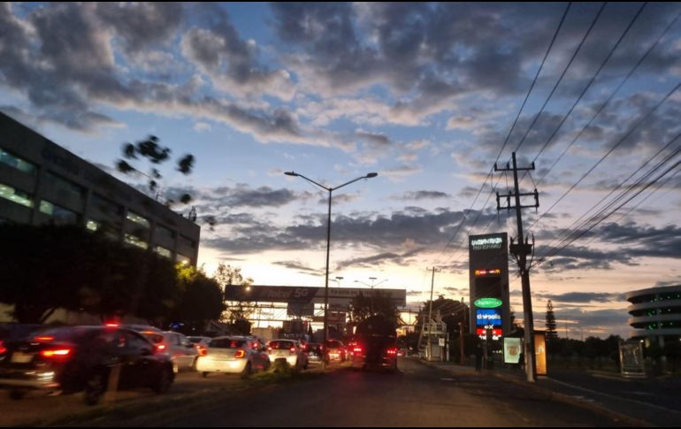 El percance generó caos vial en la zona, con sentido hacia avenida López Mateos. EL INFORMADOR / E. Gómez