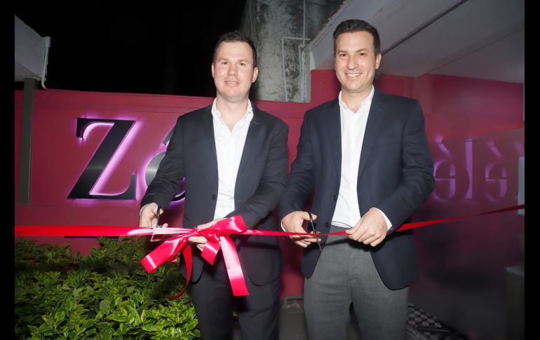 Corte de listón por Carlos e Ignacio De La Garza Evia. GENTE BIEN JALISCO/Claudio Jimeno