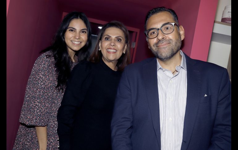 Andrea Cendejas, Iliana Cuéllar Cortes y Ernesto Luebbert. GENTE BIEN JALISCO/Claudio Jimeno