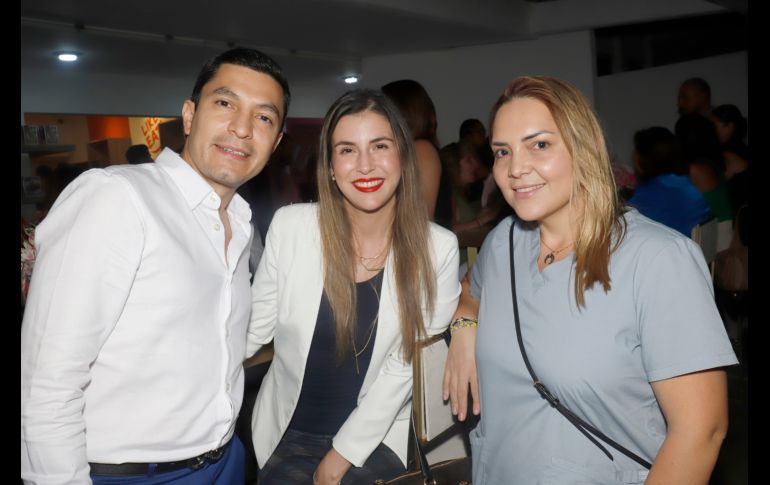 Octavio Diaz, Iveth Ordoñez y Karen Barragán. GENTE BIEN JALISCO/Claudio Jimeno