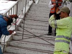 El puente peatonal está ubicado en el km 7+800 de la carretera Guadalajara-Chapala. ESPECIAL
