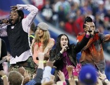 En el último lugar, en la posición 34, Rolling Stone posiciona al espectáculo ofrecido por Black Eyed Peas de 2011, calificado a secas como “el peor”, pese a tener entre sus invitados a Usher y Slash. AP / ARCHIVO