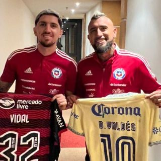 ¡Que lo fichen! Arturo Vidal presume foto con la playera del América