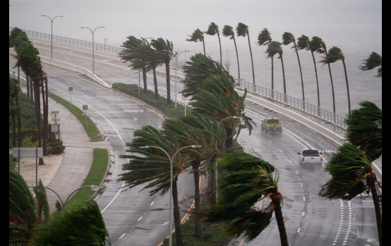 Algunas de las imágenes difundidas a través de redes sociales y en medios de comunicación, muestran las catastróficas inundaciones que ha dejado el Huracán 