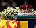 ISABEL II. Si la reina hubiera muerto en Inglaterra, no habría sido necesario registrar su fallecimiento; en Escocia, que tiene un sistema jurídico distinto, "la muerte de toda persona" debe ser registrada. AFP / ARCHIVO