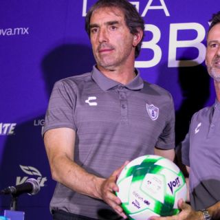 Técnico de la Liga MX alza la mano para dirigir al Tri