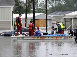 Los departamentos de policía en el suroeste de Florida informaron que los centros de atención de urgencias estaban inundados por miles de llamadas . AP/ P. Ebenhack