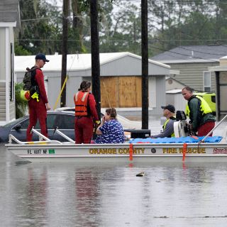 Huracán Ian inunda Florida; personas varadas y millones sin luz