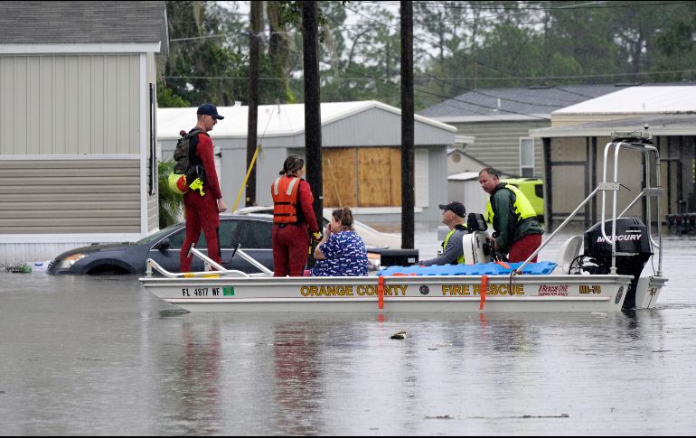 Los departamentos de policía en el suroeste de Florida informaron que los centros de atención de urgencias estaban inundados por miles de llamadas . AP/ P. Ebenhack