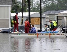Los departamentos de policía en el suroeste de Florida informaron que los centros de atención de urgencias estaban inundados por miles de llamadas . AP/ P. Ebenhack