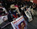 Familiares de estudiantes desaparecidos de Ayotzinapa asisten a una reunión de los miembros del Grupo Interdisciplinario de Expertos Independientes, en la Ciudad de México. EFE/M. Guzmán