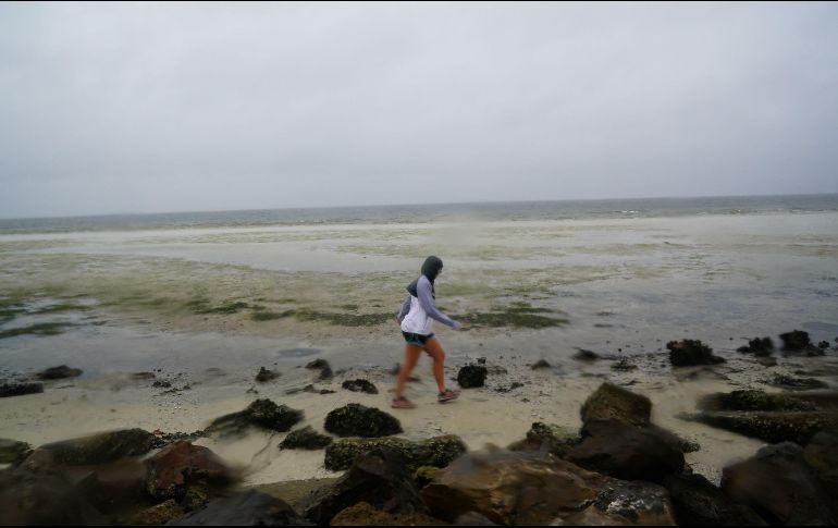 Las autoridades advirtieron de peligros, pero no hubo lesionados cuando el agua regresó gradualmente a su lugar. AFP/B. Smith