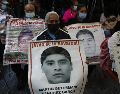 Familiares de estudiantes desaparecidos de Ayotzinapa asisten a una reunión de los miembros del Grupo Interdisciplinario de Expertos Independientes. EFE/M. Guzmán