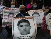 Familiares de estudiantes desaparecidos de Ayotzinapa asisten a una reunión de los miembros del Grupo Interdisciplinario de Expertos Independientes. EFE/M. Guzmán