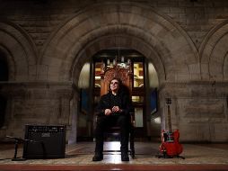 Después del accidente, Tony perseveró en la guitarra, y hoy, décadas después retoma uno de los modelos más emblemáticos de su trayectoria, la Gibson SG Special Original. Cortesía / Gibson