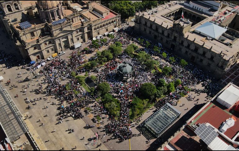 Los ciudadanos se reunieron frente al palacio de Gobierno. EL INFORMADOR/A. Navarro