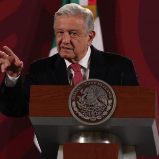 "Casi no pude dormir de preocupación"; López Obrador ironiza "hackeo"