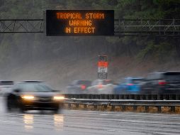 Los guardacostas encontraron a dos personas que se salvaron de morir en el naufragio y a otras tres en el agua. AP/R.Willet