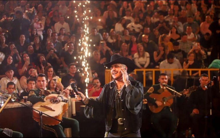 El intérprete de regional mexicano deleito a su público esta primera noche en el marco inaugural de Las Fiestas de Octubre. EL INFORMADOR/ C. Zepeda