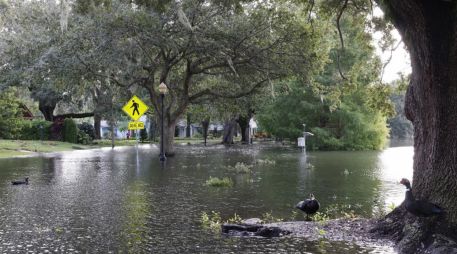 Vista de una inundación causada por el huracán Ian en Orlando, Florida, el 30 de septiembre de 2022. EFE / G. Bogdon