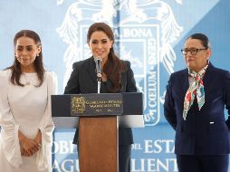 La nueva gobernadora de Aguascalientes, Teresa Jiménez, acompañada de la secretaria de Seguridad, Rosa Icela Rodríguez, y la senadora Josefina Vázquez Mota. SUN / G. Espinosa