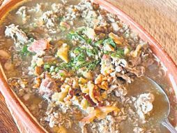 Carne es su jugo, uno de los platillos más representativos de la cocina tapatía. ESPECIAL