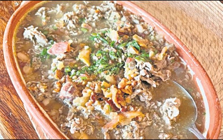 Carne es su jugo, uno de los platillos más representativos de la cocina tapatía. ESPECIAL