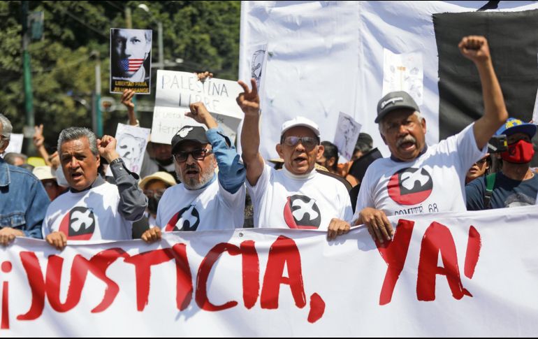 Sobrevivientes del Comité del 68 encabezaron la movilización. EFE