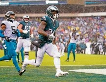 Miles Sanders fue el líder en el ataque de Filadelfia, al correr para 134 yardas y dos anotaciones. AP