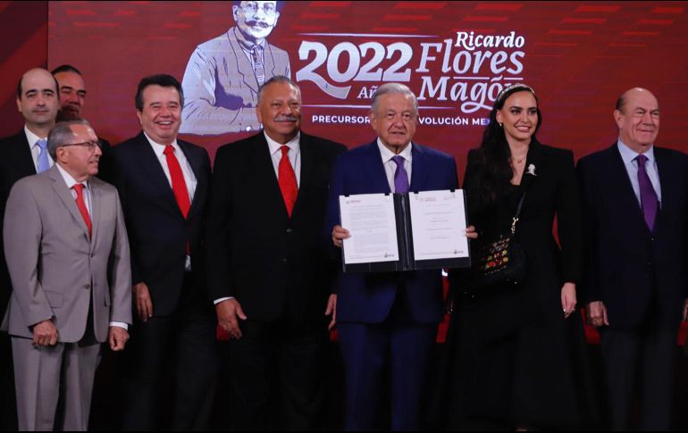 El gobierno de López Obrador y la Iniciativa Privada suscribieron un nuevo acuerdo contra la inflación y la carestía que busca que los 24 productos de la canasta básica tengan una reducción en su precio de 8 por ciento. SUN / B. Fregoso
