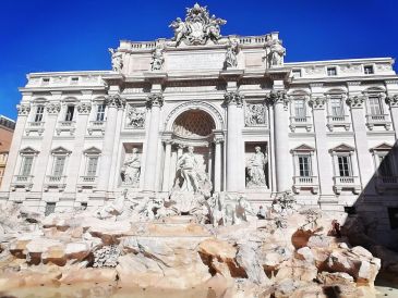Este lunes, la Fontana di Trevi luce vacía luego de que se informara que está siendo intervenida con objetos de mantenimiento y limpieza. TWITTER/ @Sir_Vic