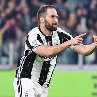 Gonzalo Higuaín se retira del futbol con más 300 goles