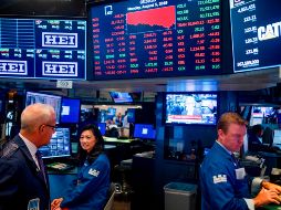 La potente subida de hoy se alinea con la misma tendencia observada en horas anteriores en las bolsas europeas, con Milán y Fráncfort liderando unas subidas también observadas en los índices de París, Londres y Madrid. AFP / ARCHIVO